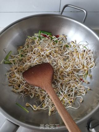 豆芽牛肉炒米粉的做法步骤：7