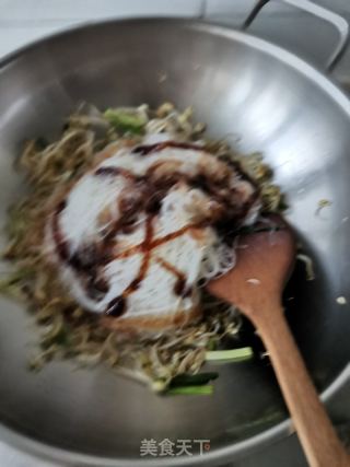 豆芽牛肉炒米粉的做法步骤：8