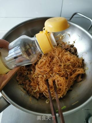 豆芽牛肉炒米粉的做法步骤：10