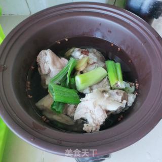 大骨头炖茄子的做法步骤：2