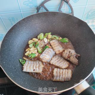 双椒烧带鱼的做法步骤：10