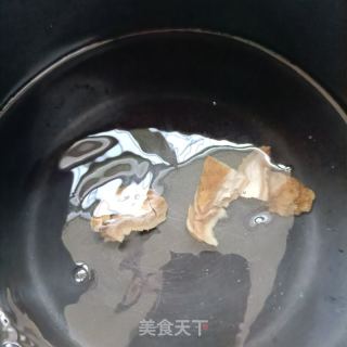 天麻鸽子汤的做法步骤：3