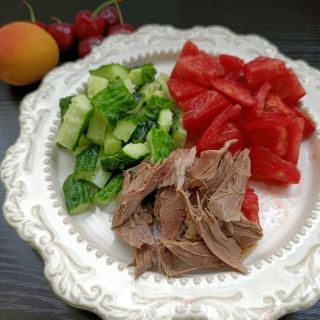 黄瓜番茄拌鸽胸肉的做法
