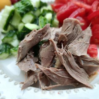 黄瓜番茄拌鸽胸肉的做法步骤：4