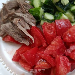 黄瓜番茄拌鸽胸肉的做法步骤：5