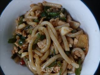 双椒鸡里脊炒新疆米粉的做法步骤：10