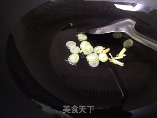 黄瓜炒鸡丁的做法步骤：2