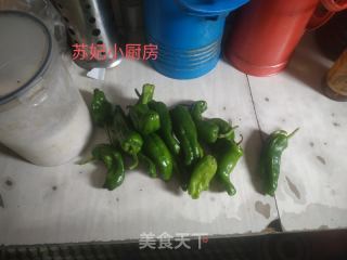 虎皮青椒的做法步骤：1