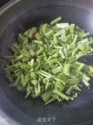 炒空心菜梗的做法步骤：5