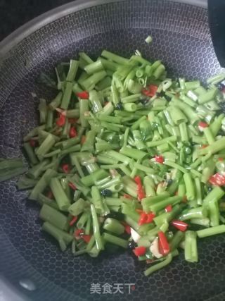 炒空心菜梗的做法步骤：6