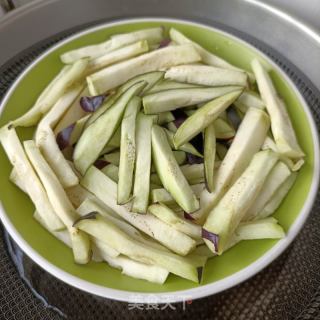 蒜蓉辣酱茄子条的做法步骤：3