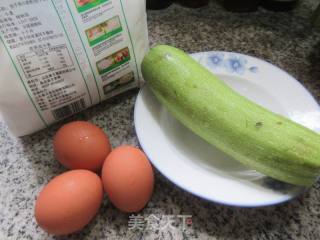 西葫芦鸡蛋馅盒子的做法步骤：1