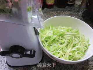 西葫芦鸡蛋馅盒子的做法步骤：3