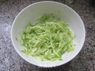 西葫芦鸡蛋馅盒子的做法步骤：5
