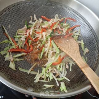 肉丝炒西兰花梗的做法步骤：10
