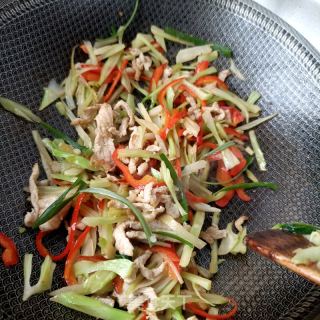 肉丝炒西兰花梗的做法步骤：11