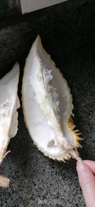 榴莲壳炖鸡汤的做法步骤：2