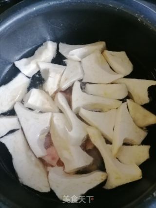 榴莲壳炖鸡汤的做法步骤：4