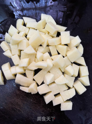 番茄土豆牛肉锅的做法步骤：4
