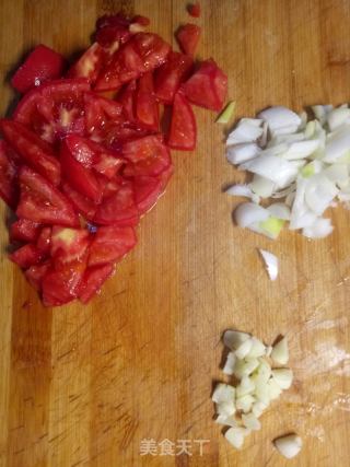 西红柿炒豆角的做法步骤：3