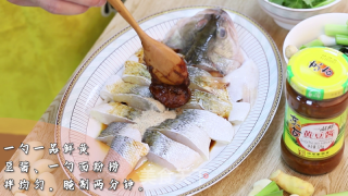 鲈鱼煲的做法步骤：2