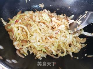 包菜炒洋葱的做法步骤：3