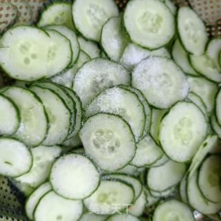 麻辣肠炒黄瓜的做法步骤：3