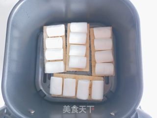 棉花糖烤苏打饼干的做法步骤：3