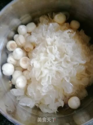 莲子银耳木瓜汤的做法步骤：4