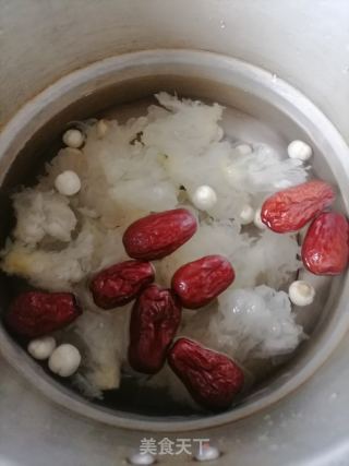 莲子银耳木瓜汤的做法步骤：8