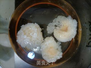 蜂蜜银耳汤的做法步骤：1