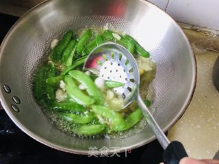 荷兰豆炒百合银杏果的做法步骤：4