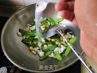 荷兰豆炒百合银杏果的做法步骤：7