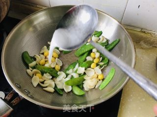 荷兰豆炒百合银杏果的做法步骤：10