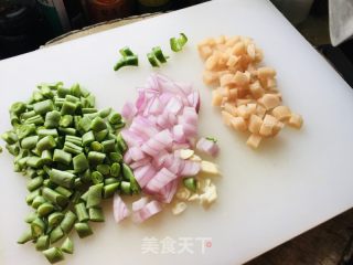 鸡肉炒疙瘩的做法步骤：1