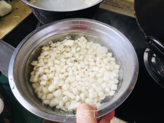 鸡肉炒疙瘩的做法步骤：3