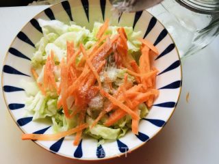 生拌莲花菜胡萝卜丝的做法步骤：4