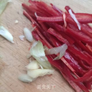 腊肠炒大头菜的做法步骤：3