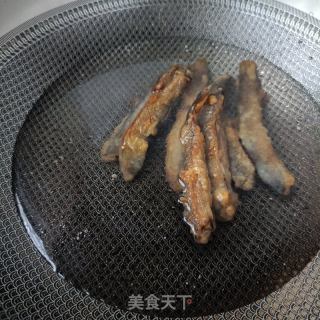 泥鳅炖豆腐的做法步骤：2