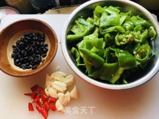 豆豉烧青椒的做法步骤：2