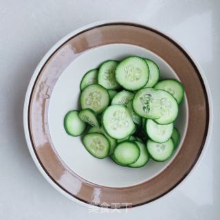 甜虾黄瓜汤的做法步骤：2