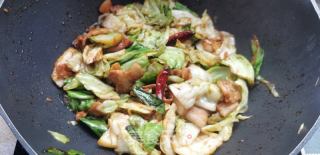 干锅手撕包菜的做法步骤：7
