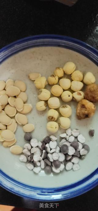 苹果胡萝卜鸡脚汤的做法步骤：4