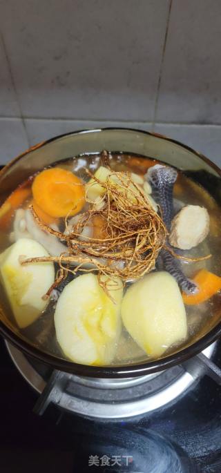 苹果胡萝卜鸡脚汤的做法步骤：7