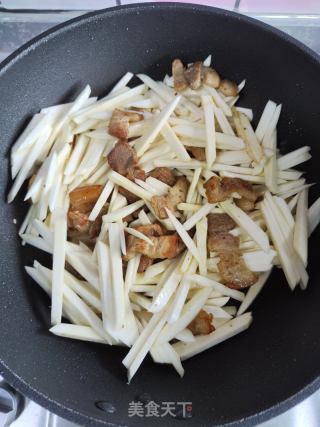 五花肉炒茭白的做法步骤：6