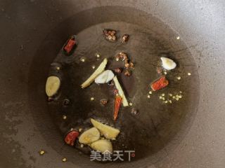胡萝卜木耳炒虾仁的做法步骤：7