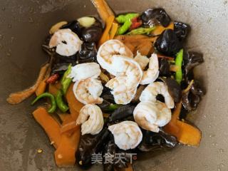 胡萝卜木耳炒虾仁的做法步骤：11