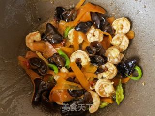 胡萝卜木耳炒虾仁的做法步骤：12