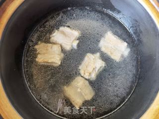 排骨汤煮黄花鱼丸的做法步骤：4