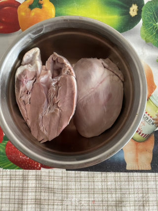 虾仁猪心烧毛豆的做法步骤：4